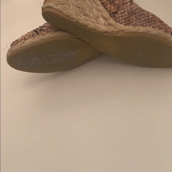 Stuart Weitzman Wedges. Size 8 - Picture 6 of 6